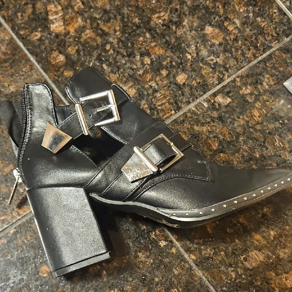 Qupid Black Buckle Ankle Booties - Picture 4 of 9